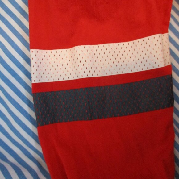 ๐ฅ Tommy Hilfiger Red Varsity Long Sleeve โ TH Stars Logo - Picture 7 of 7